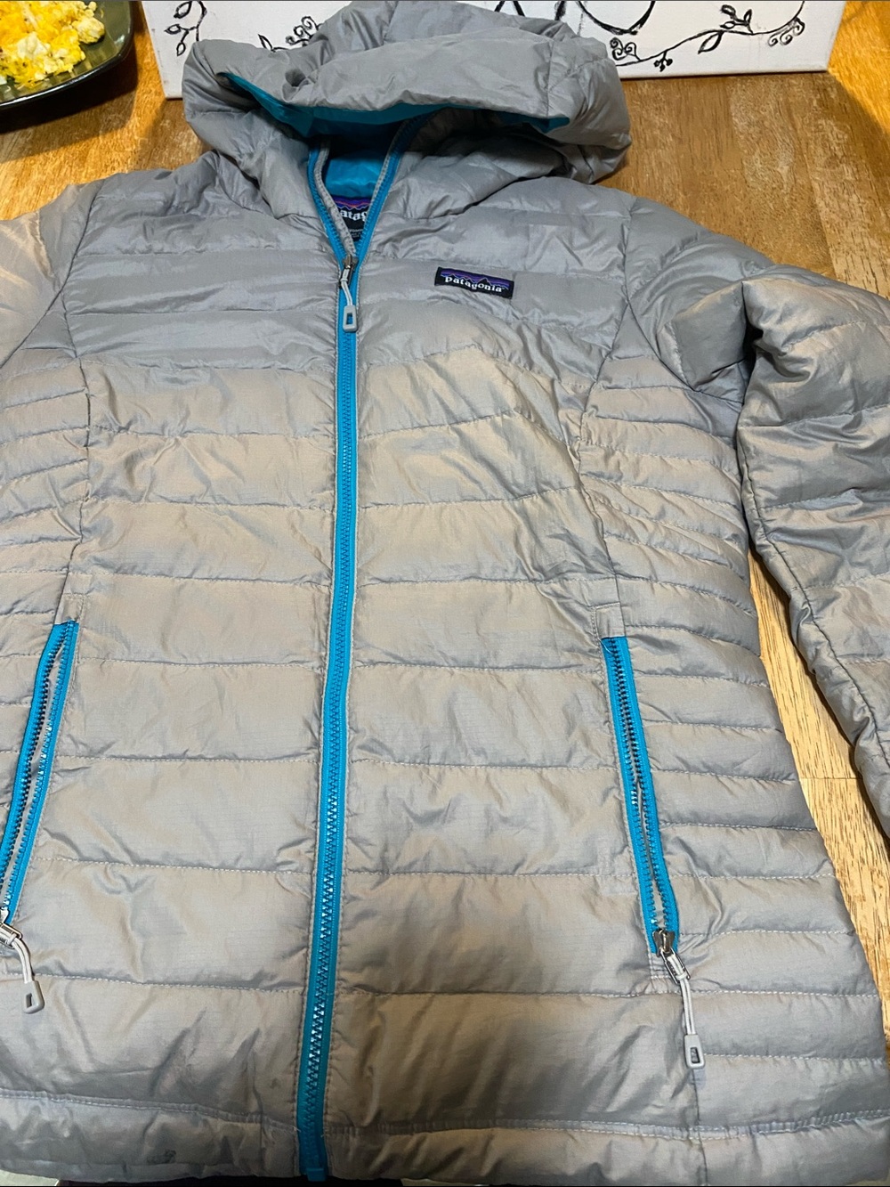 Beautiful Patagonia Kids Light Gray Puffer Jacket with Blue Zipper Trim